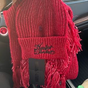 NWT Women’s Harley Davidson winter hat and scarf set